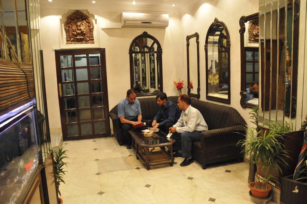 Hotel Heera Калькутта Экстерьер фото