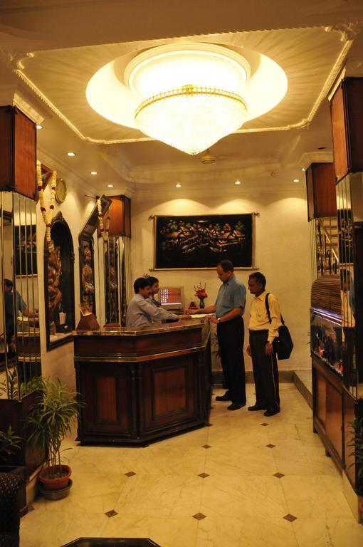 Hotel Heera Калькутта Экстерьер фото