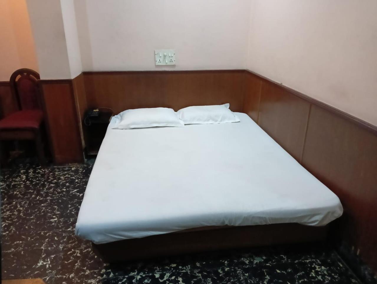 Hotel Heera Калькутта Экстерьер фото
