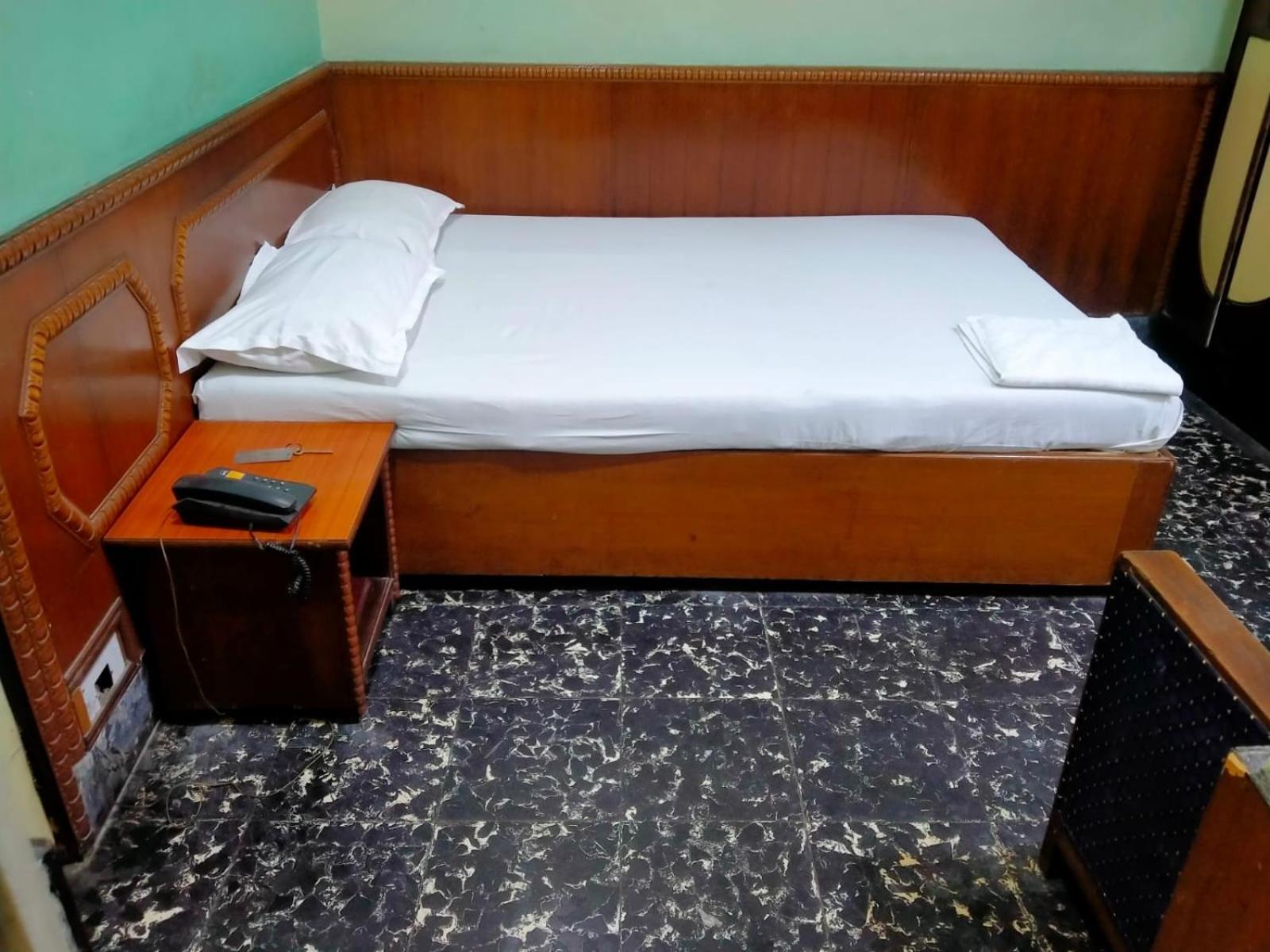 Hotel Heera Калькутта Экстерьер фото