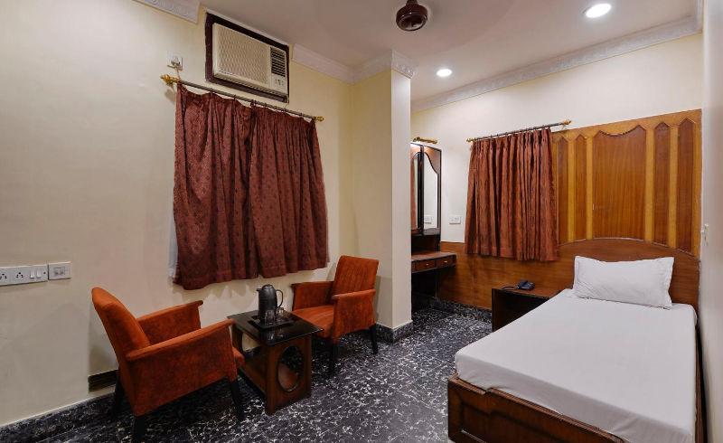 Hotel Heera Калькутта Экстерьер фото