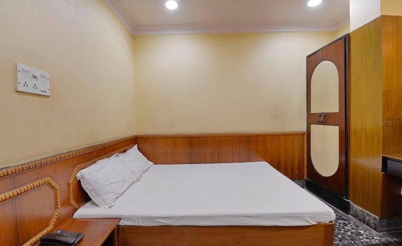 Hotel Heera Калькутта Экстерьер фото