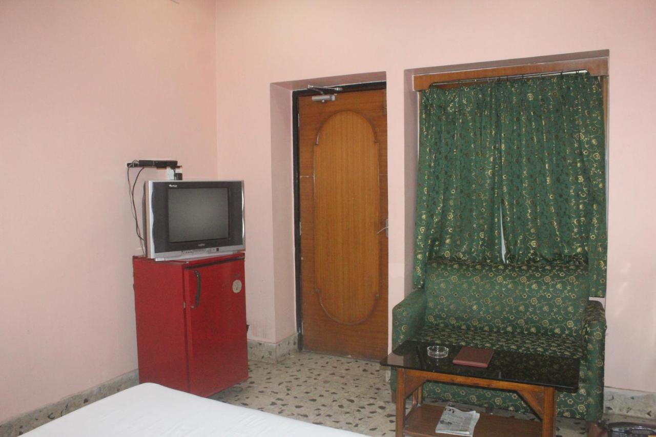 Hotel Heera Калькутта Экстерьер фото