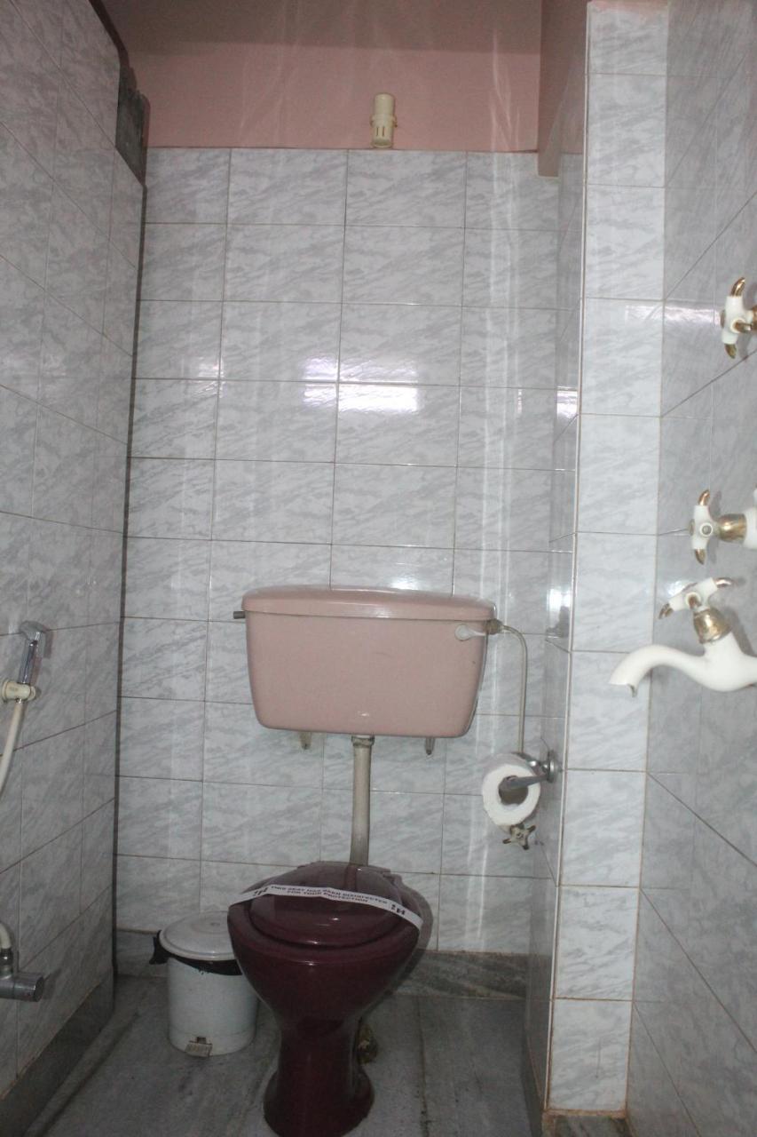 Hotel Heera Калькутта Экстерьер фото