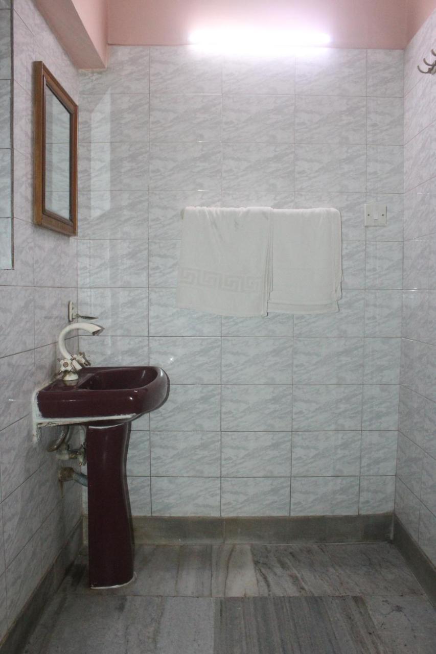 Hotel Heera Калькутта Экстерьер фото