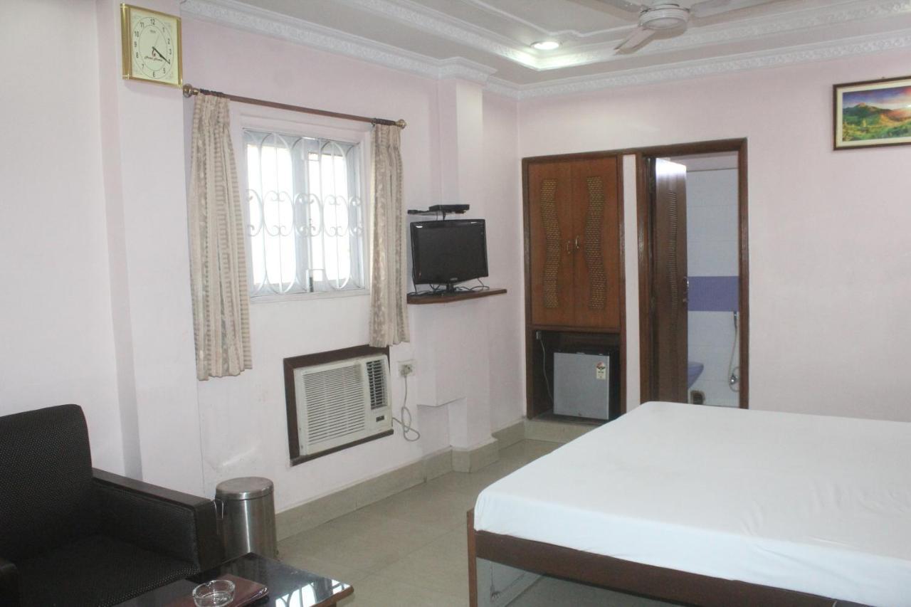 Hotel Heera Калькутта Экстерьер фото
