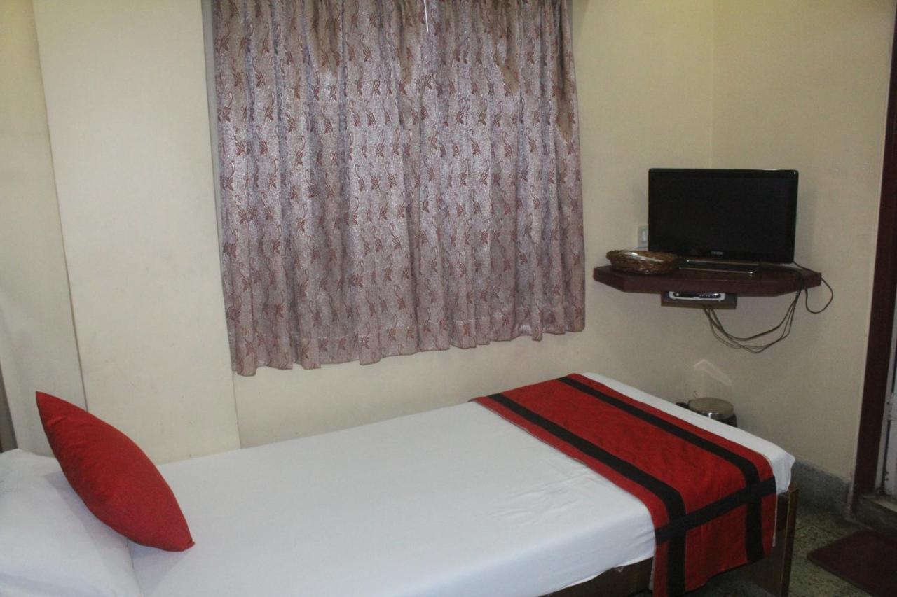 Hotel Heera Калькутта Экстерьер фото