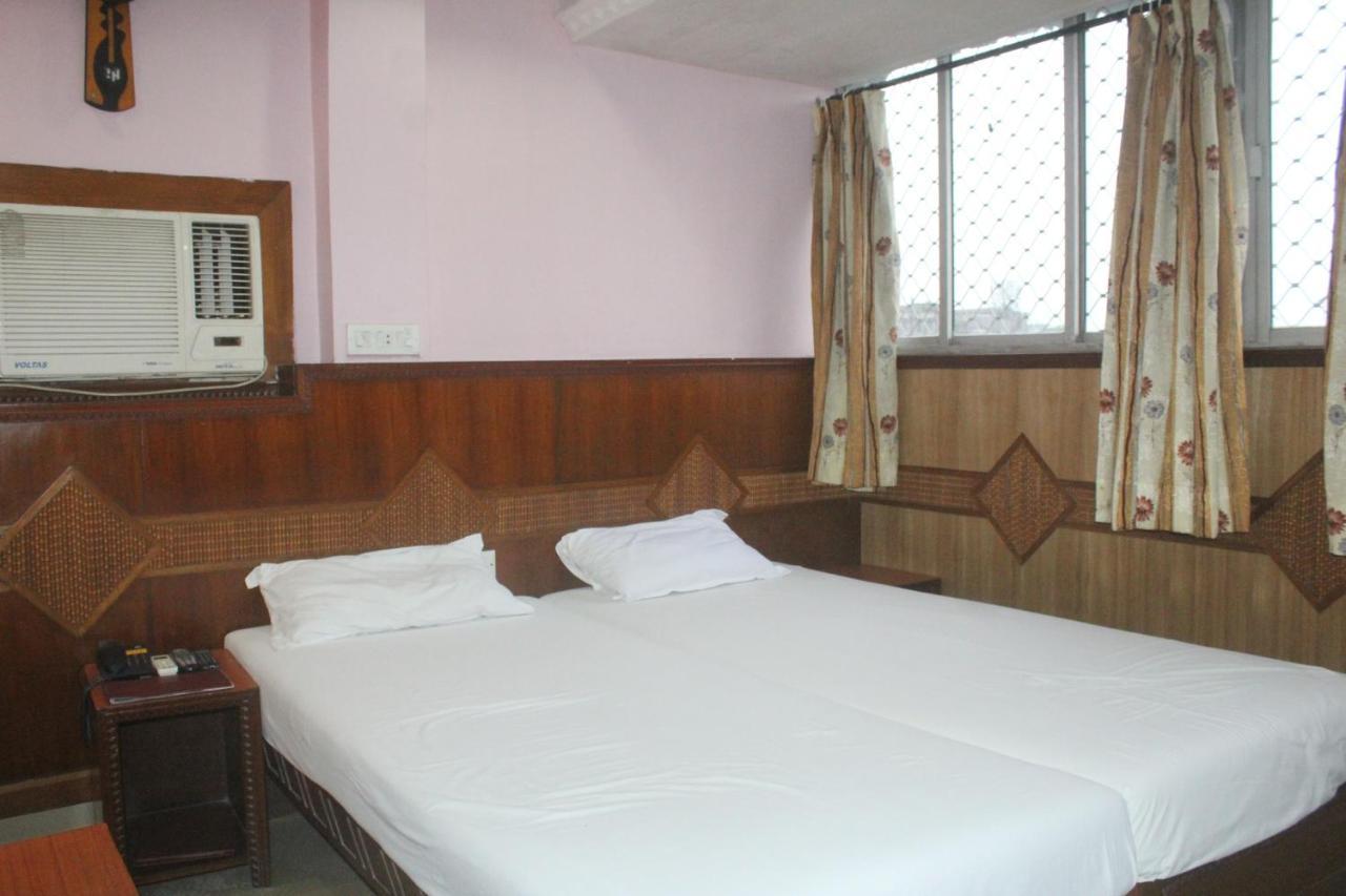Hotel Heera Калькутта Экстерьер фото