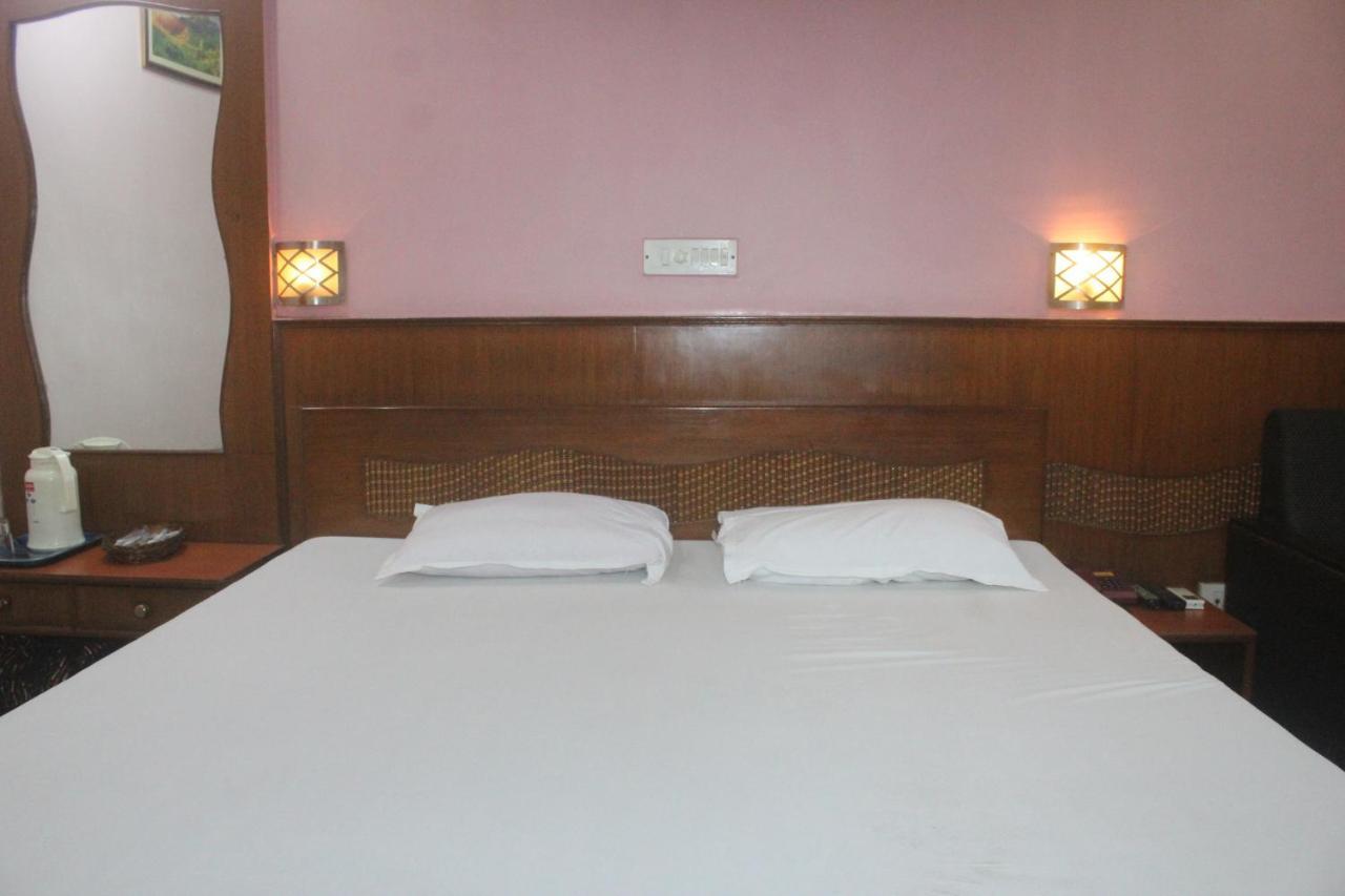 Hotel Heera Калькутта Экстерьер фото