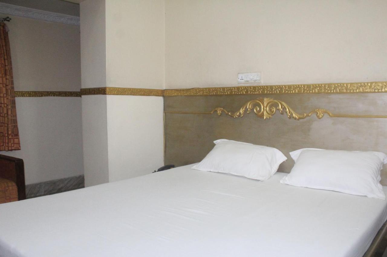 Hotel Heera Калькутта Экстерьер фото
