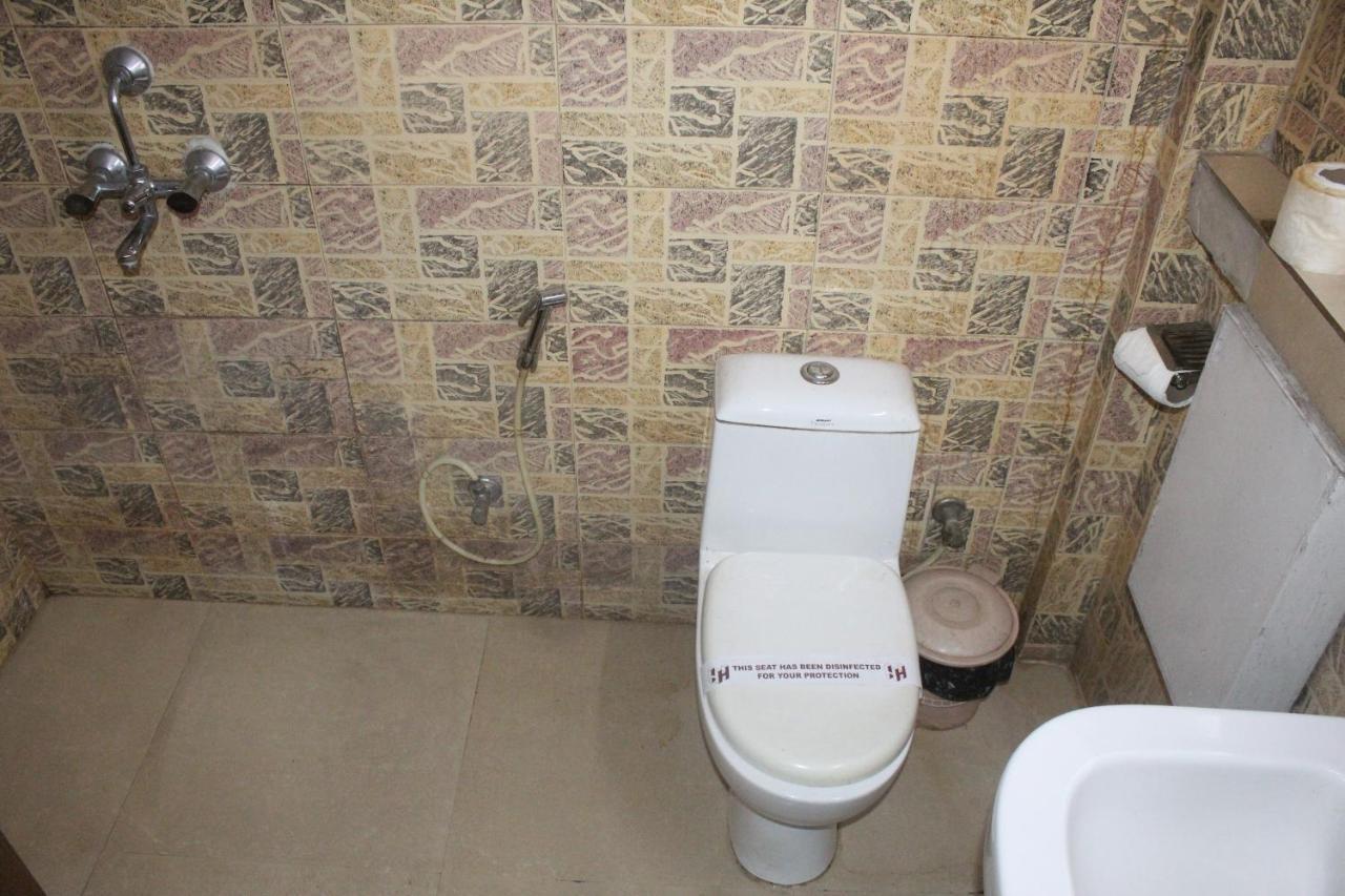Hotel Heera Калькутта Экстерьер фото