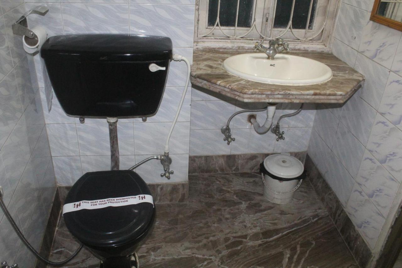 Hotel Heera Калькутта Экстерьер фото