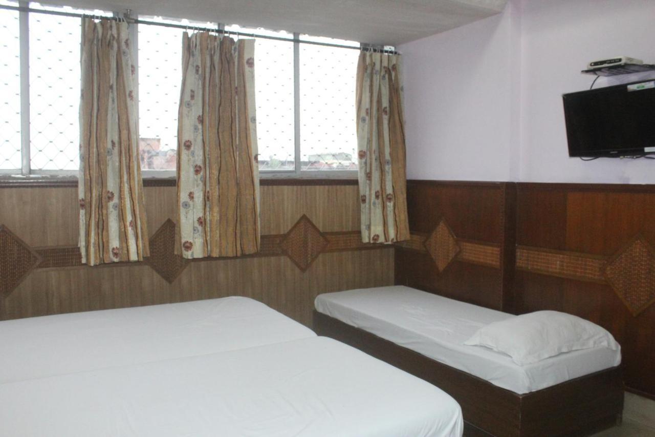Hotel Heera Калькутта Экстерьер фото