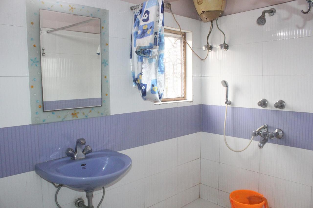 Hotel Heera Калькутта Экстерьер фото