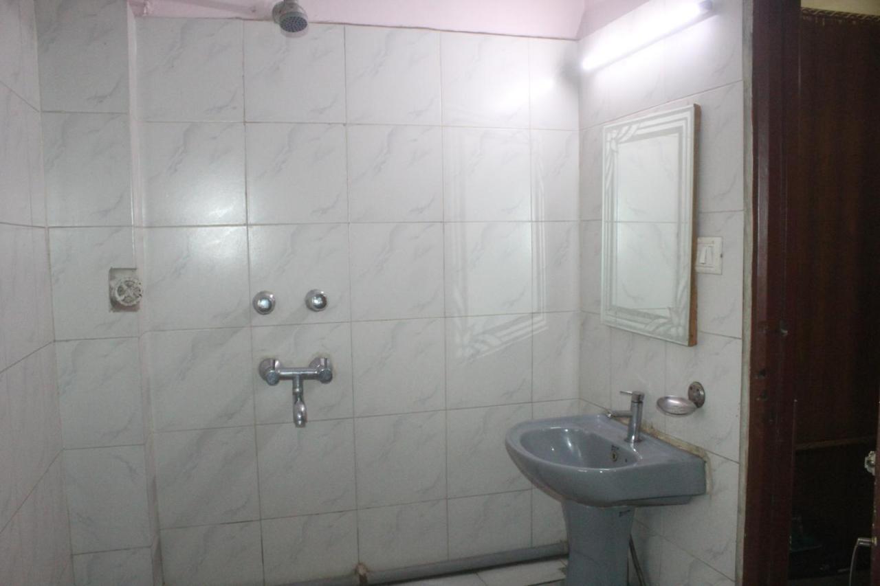 Hotel Heera Калькутта Экстерьер фото