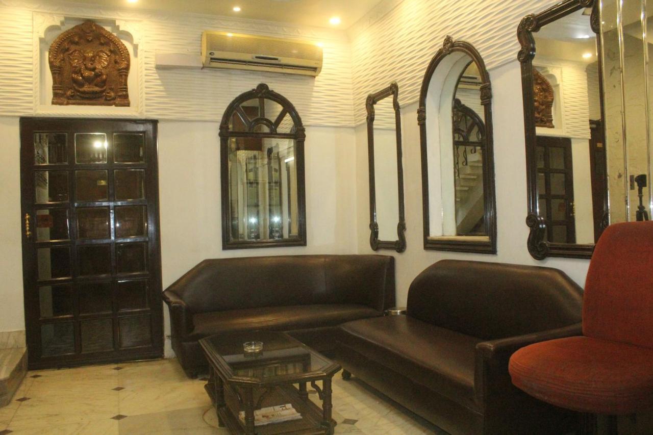 Hotel Heera Калькутта Экстерьер фото